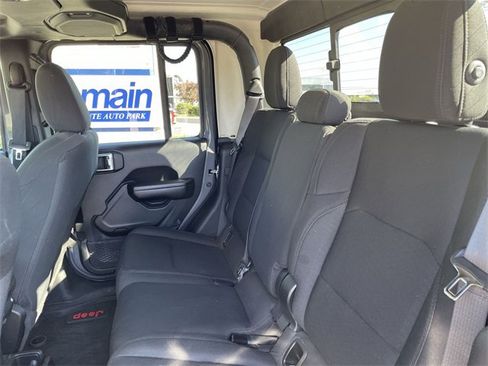 Used 2021 Jeep Gladiator Willys image 13