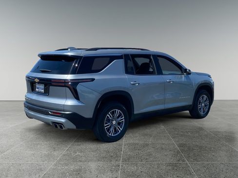 Used 2024 Chevrolet Traverse LT AWD/4WD image 5