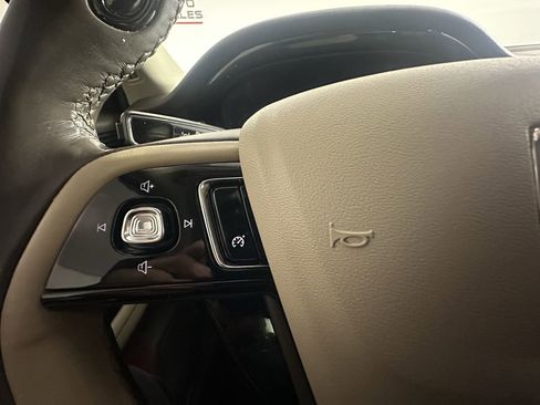 Used 2021 Lincoln Corsair FWD w/ Premium Package image 31