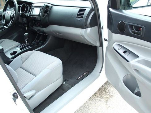 Used 2015 Toyota Tacoma 2WD Access Cab image 19
