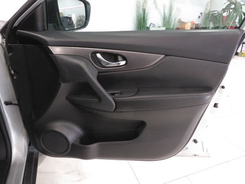 Used 2016 Nissan Rogue SV w/ SV Moonroof Package AWD/4WD image 22