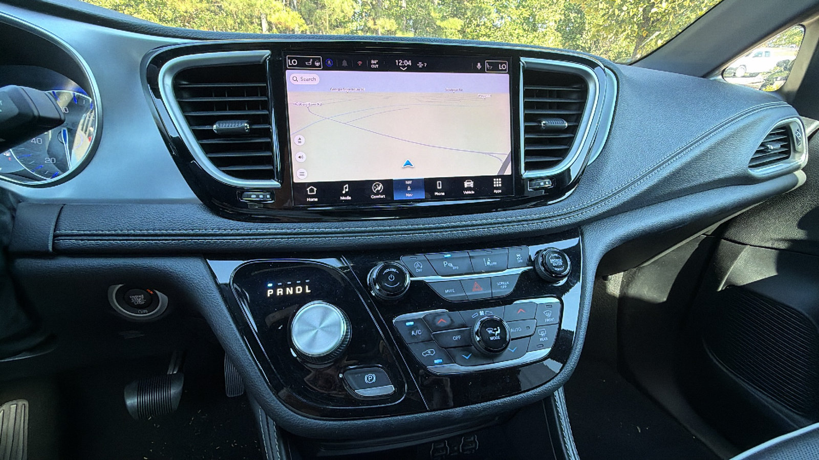 Used 2025 Chrysler Pacifica Limited FWD image 32