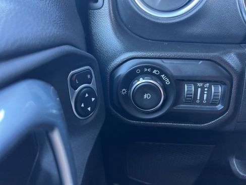 Used 2022 Jeep Wrangler Unlimited Sahara w/ LED Lighting Group image 23