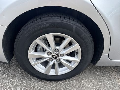 Used 2025 Toyota Camry LE FWD image 17