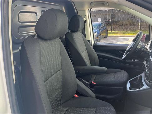 Used 2022 Mercedes-Benz Metris image 9