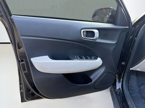 Used 2024 Hyundai Venue SEL FWD image 19