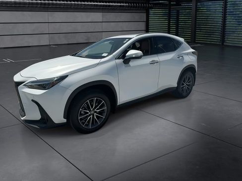 Used 2025 Lexus NX 250 FWD w/ Towing Package (2000 Lbs) image 4