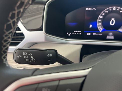 New 2026 Volkswagen Taos SE image 18