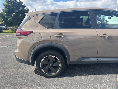 Used 2024 Nissan Rogue SV image 13