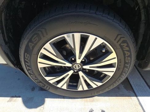 Used 2021 Nissan Rogue SV image 11