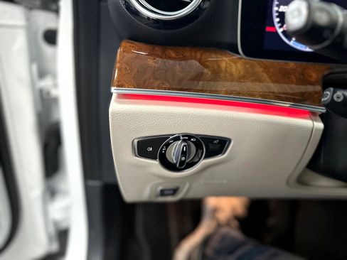 Used 2019 Mercedes-Benz E 300 4MATIC image 17