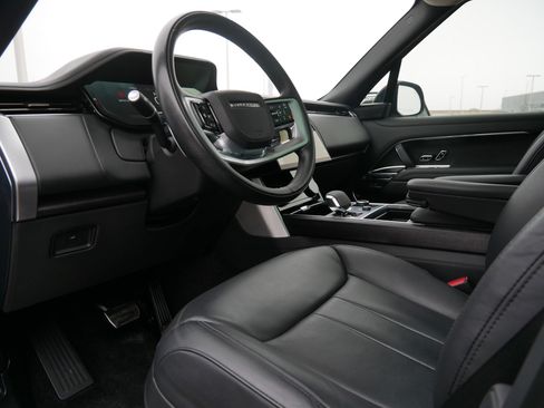 Used 2023 Land Rover Range Rover First Edition image 12