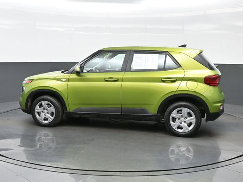Used 2020 Hyundai Venue SE image 3