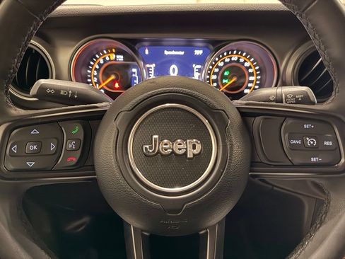 Used 2023 Jeep Gladiator Sport AWD/4WD image 19