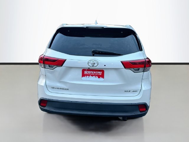 Used 2017 Toyota Highlander XLE AWD/4WD image 6