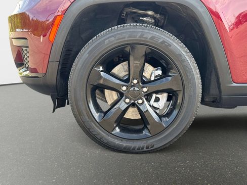 Used 2025 Jeep Grand Cherokee L Altitude image 11