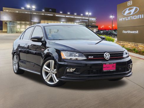 Used 2017 Volkswagen Jetta GLI FWD image 3