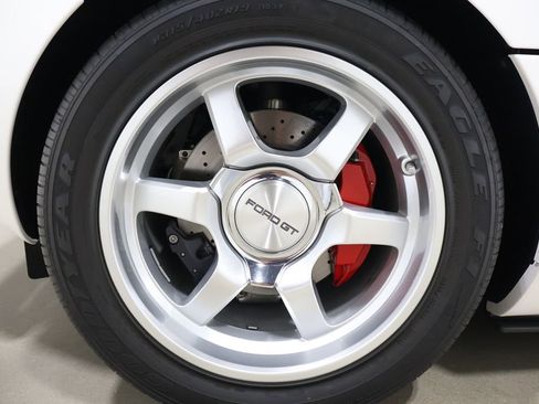 Used 2005 Ford GT image 17