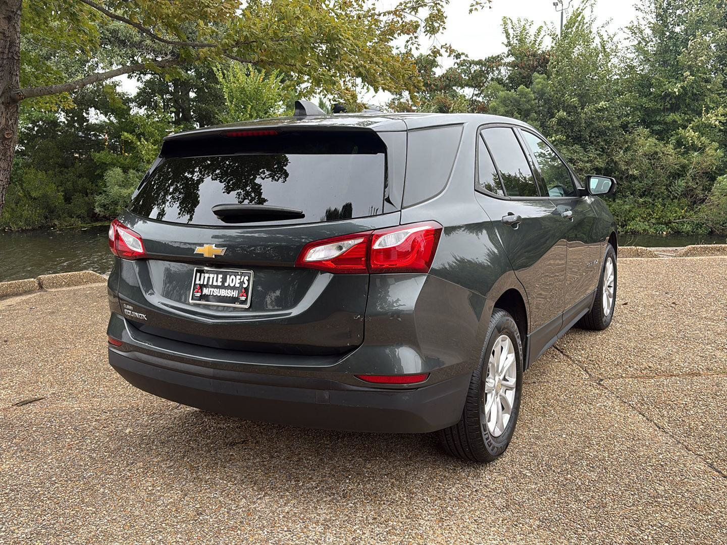 Used 2019 Chevrolet Equinox LS w/ LS Convenience Package FWD image 4