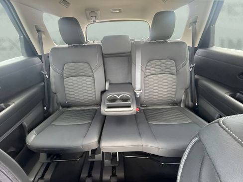 Used 2025 Nissan Pathfinder SV FWD image 10