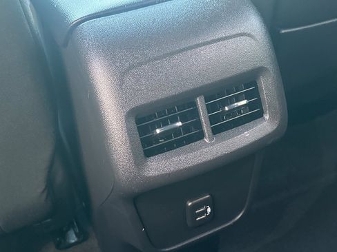 Used 2024 GMC Terrain SLE w/ Elevation Edition image 15