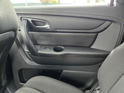 Used 2017 Chevrolet Traverse LT w/ Style and Technology Package FWD image 13