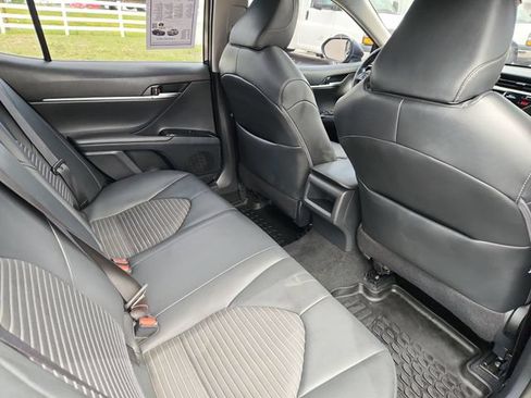 Used 2018 Toyota Camry SE w/ Moonroof Package FWD image 30