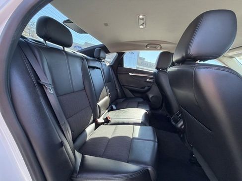 Used 2016 Chevrolet Impala LT w/ Convenience Package image 24