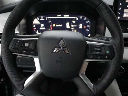 New 2026 Mitsubishi Outlander SE image 8