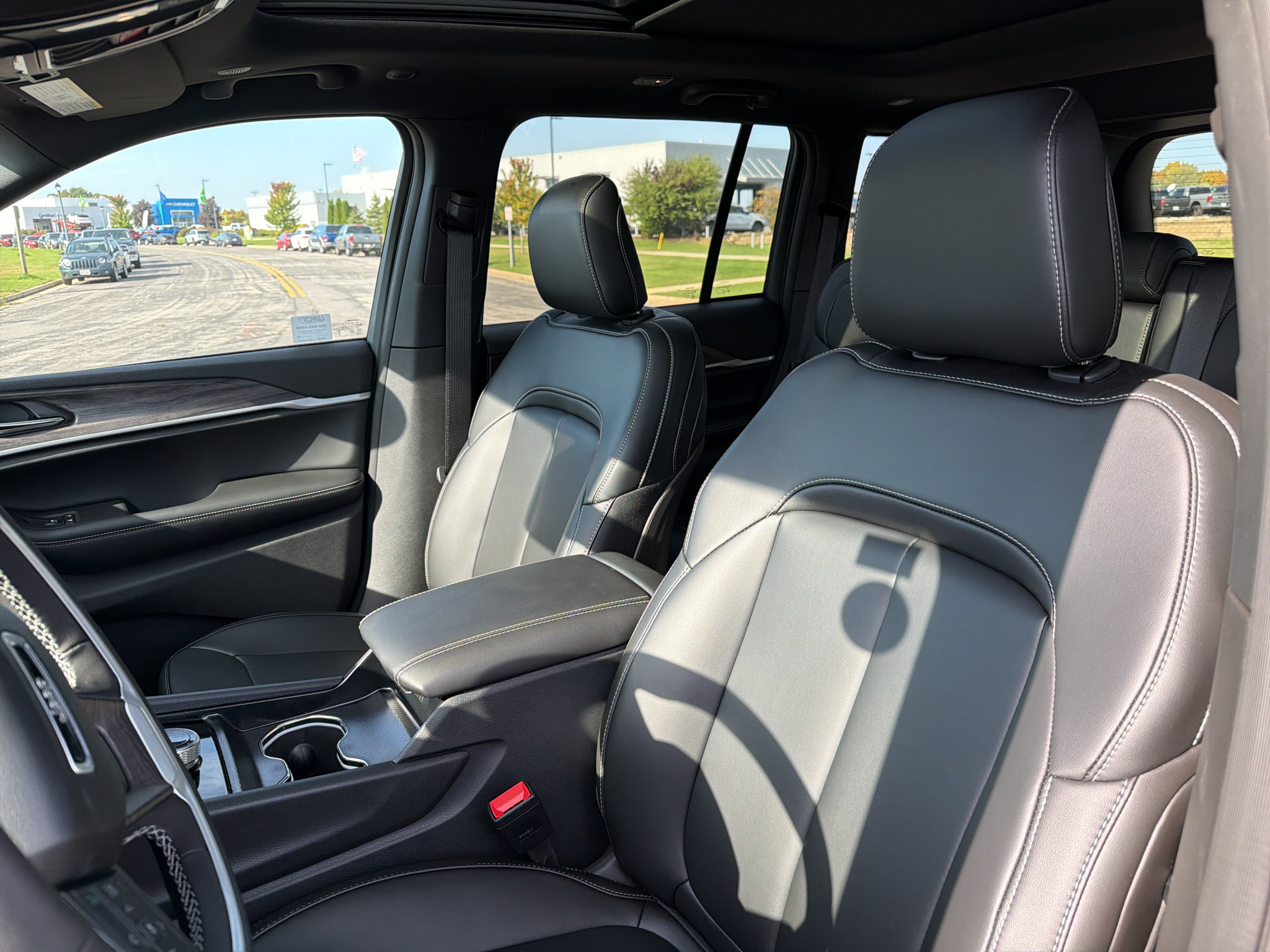 New 2027 Jeep Grand Cherokee Limited w/ Limited Altitude Package AWD/4WD image 16