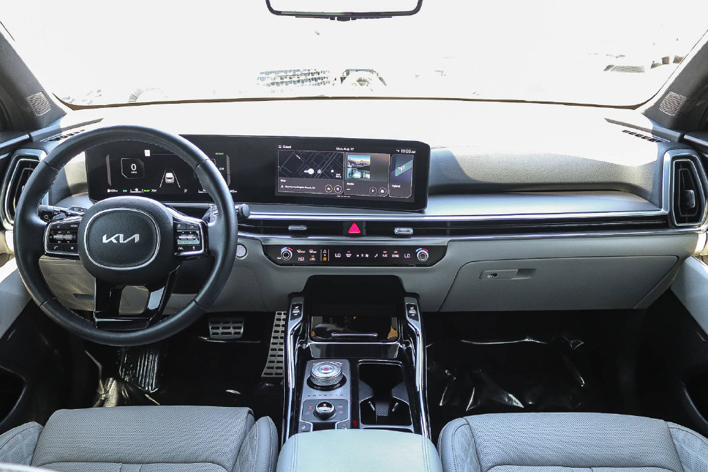 Certified 2025 Kia Sorento SX Prestige AWD/4WD image 12