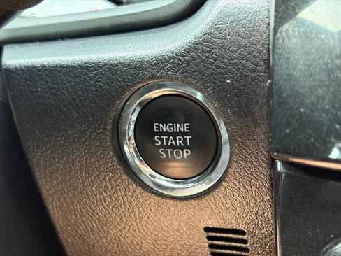 Used 2022 Toyota 4Runner TRD Off-Road AWD/4WD image 19