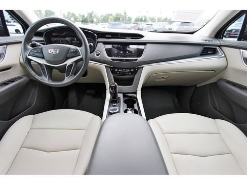 Used 2021 Cadillac XT5 Premium Luxury FWD image 11