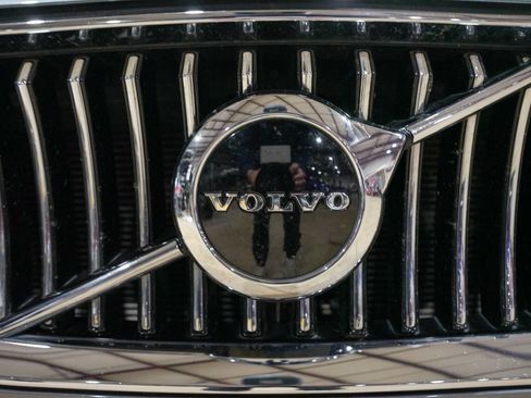 Used 2020 Volvo XC90 T5 Momentum w/ Protection Package Premier image 21