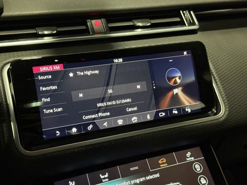 Used 2019 Land Rover Range Rover Velar R-Dynamic SE image 39