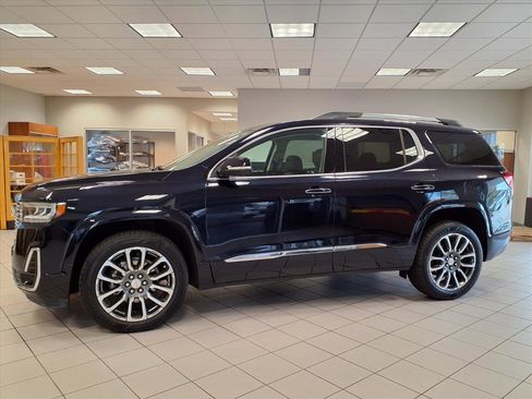 Used 2021 GMC Acadia Denali w/ Denali Technology Package image 2