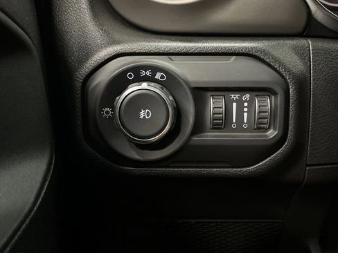 Used 2021 Jeep Wrangler Sport image 23