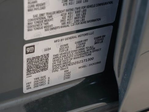 Used 2025 Chevrolet Silverado 1500 LT AWD/4WD image 33
