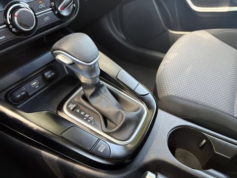Used 2025 Kia Soul LX w/ LX Technology Package FWD image 39