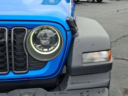 Used 2026 Jeep Wrangler Sport AWD/4WD image 9