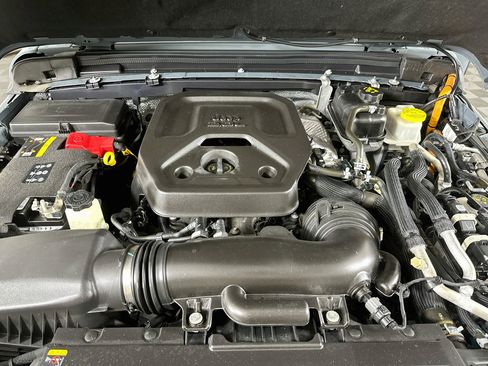 Used 2024 Jeep Wrangler Unlimited AWD/4WD image 31