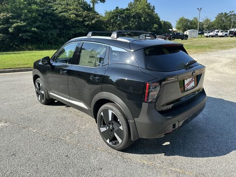 New 2025 Nissan Kicks SR image 7