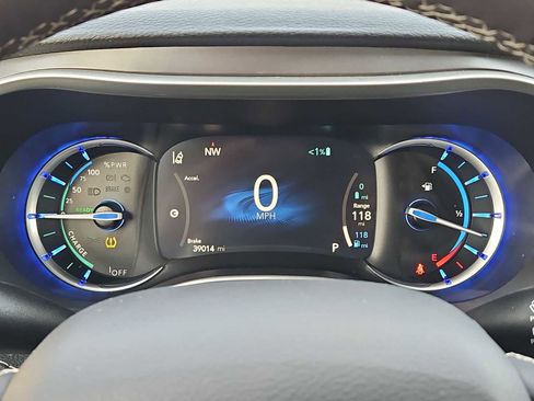 Used 2022 Chrysler Pacifica Touring-L image 48