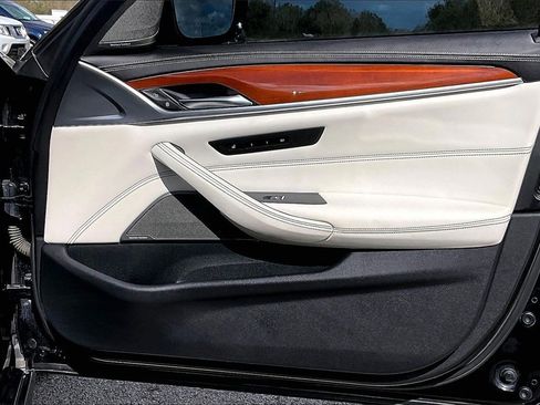 Used 2020 BMW M550i xDrive w/ Executive Package image 29