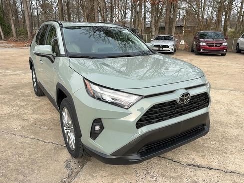 Used 2023 Toyota RAV4 XLE Premium image 4