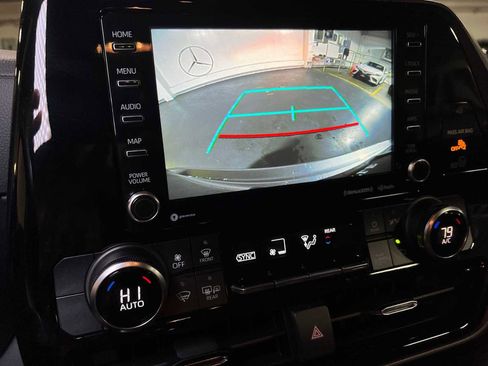 Used 2022 Toyota Highlander LE image 36