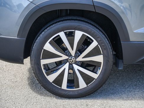 Used 2023 Volkswagen Taos SE image 13