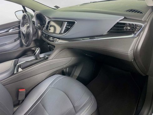 Used 2021 Buick Enclave Essence image 27