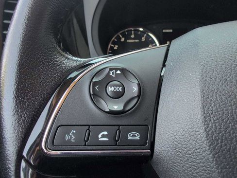 Used 2016 Mitsubishi Outlander SEL AWD/4WD image 23