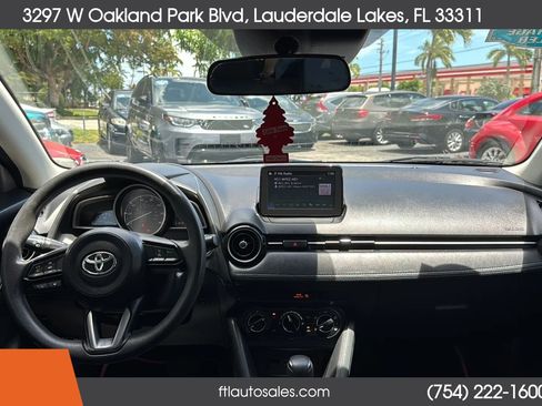 Used 2019 Toyota Yaris LE FWD image 28